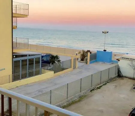 M223 - Marcelli, Trilocale In Centro E Fronte Mare